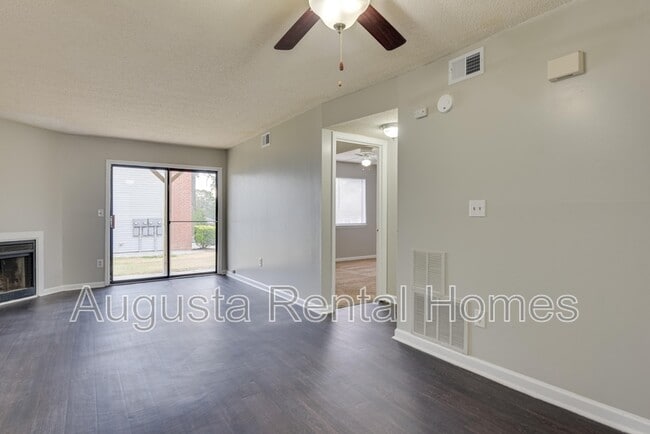 Building Photo - 2814 Thomas Ln