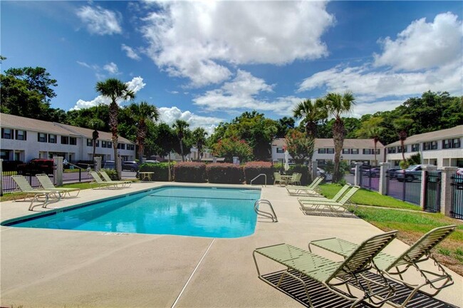 Building Photo - 104 Courtyard Villas Ln