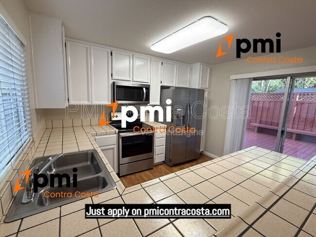 Building Photo - 974 Signal Ct