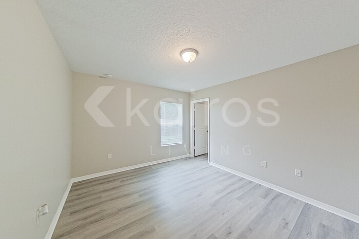 Building Photo - 21 Philmont Ln