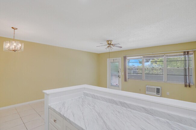 Building Photo - 177 Newport Dr