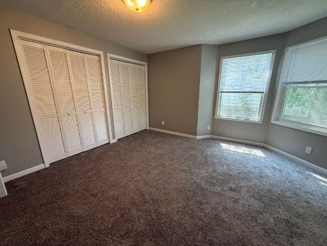 Building Photo - St. Anthony Park ! Rarely Available ! 2 Be...