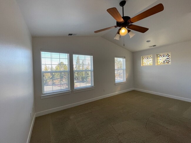 Building Photo - Old Mill Townhome Available 5/15