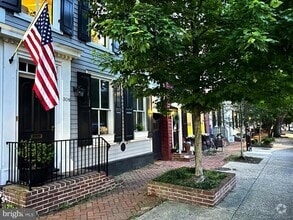 Building Photo - 308 S Fairfax St