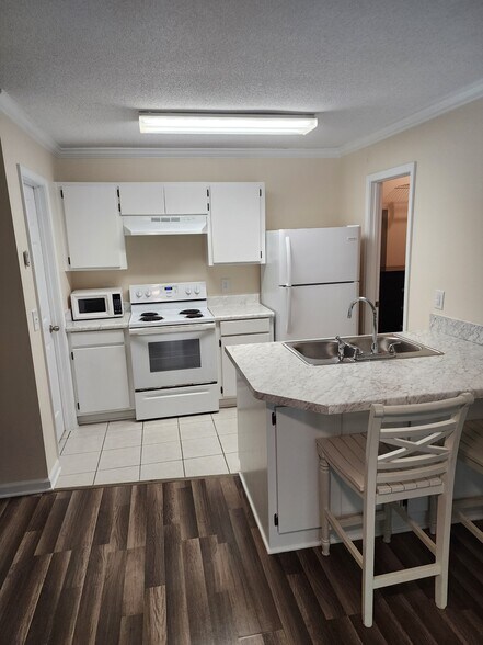 Building Photo - 197 Hughes St