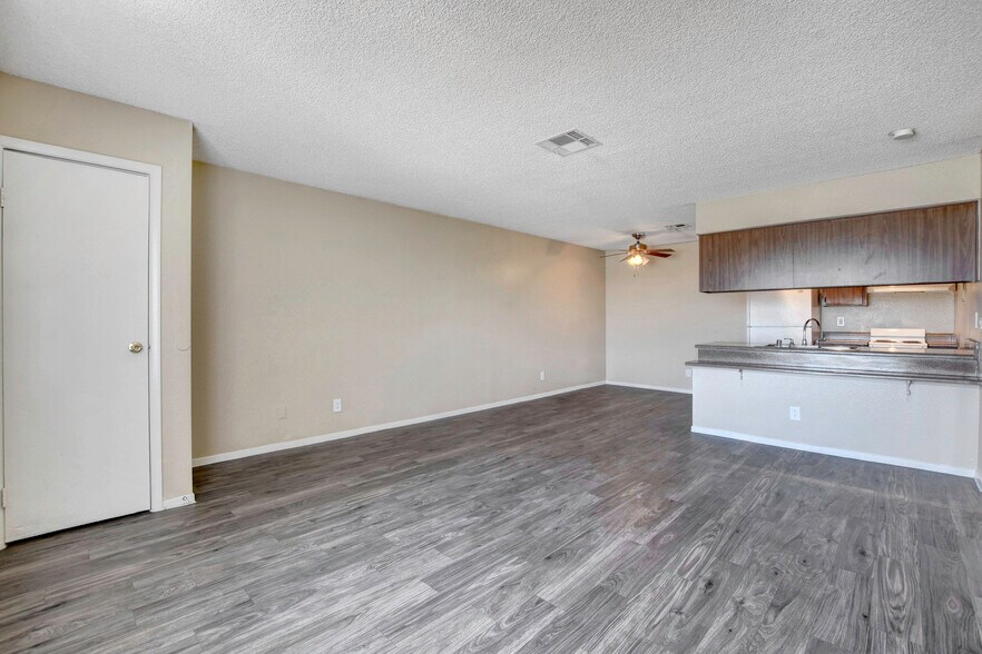 Sunset Terrace 2855 N Walnut Rd Las Vegas NV 89115 Apartment Finder