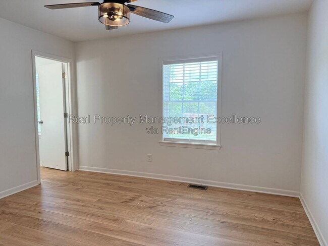Building Photo - 108 Hassell Ct