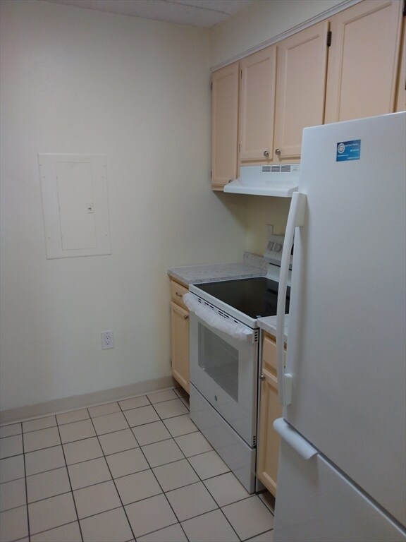 Building Photo - 180 Green St