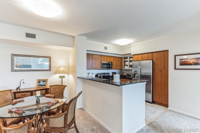 Building Photo - 700 E Boynton Beach Blvd