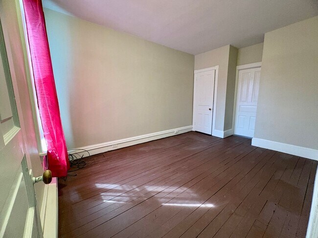 Building Photo - 1224 Eckert Ave