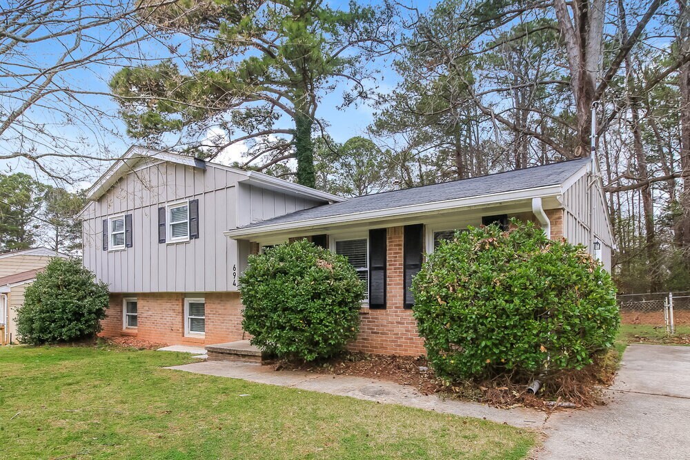 Building Photo - 694 Dixon Rd