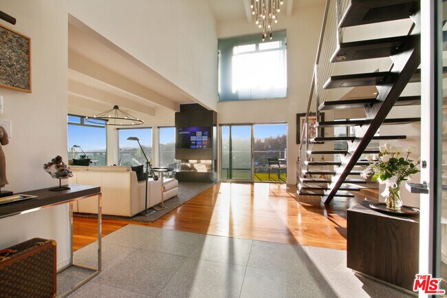 Building Photo - 9416 Beverlycrest Dr