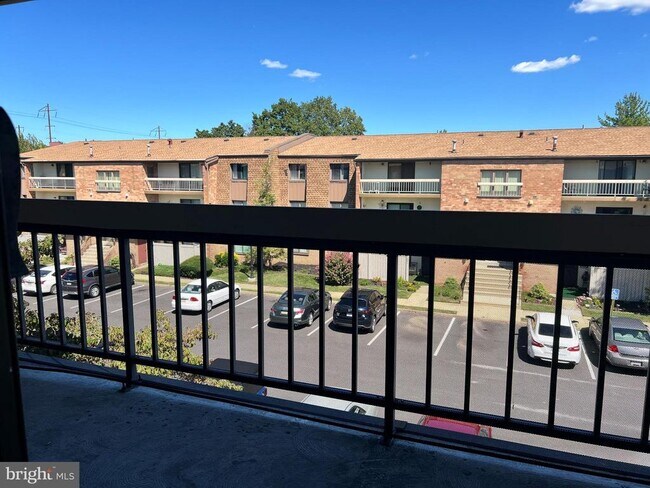 Building Photo - 60202 Delaire Landing Rd