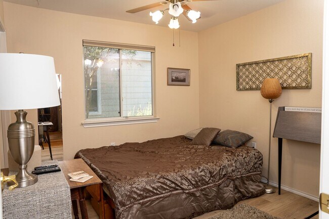 Building Photo - Fully Furnished South Austin Home - Rivers...