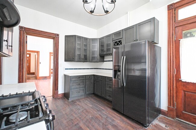 Building Photo - 735 Considine Ave