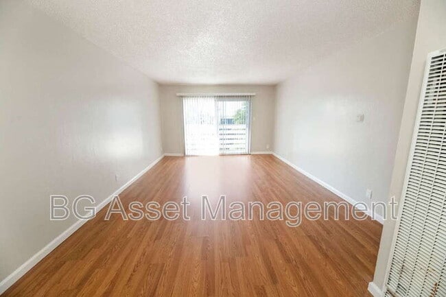 Building Photo - 106 Avian Dr