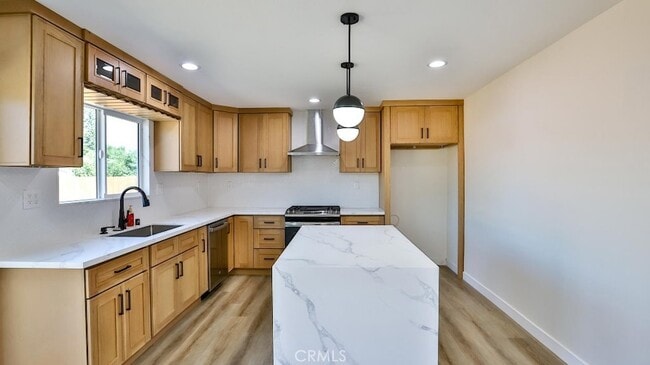 Building Photo - 247 S Date St E