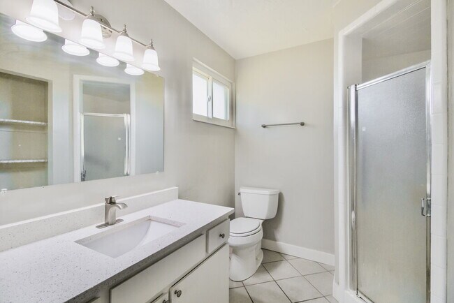 Building Photo - 8487 McKenzie Ln