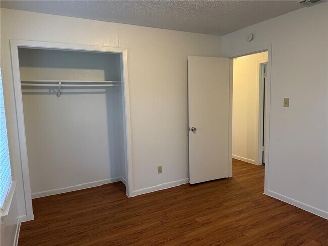 Building Photo - 4714 Creek Bend Dr