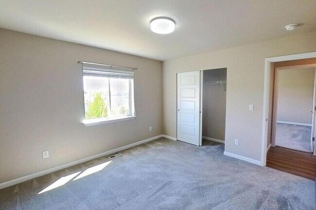 Building Photo - 13741 SE 184th Pl