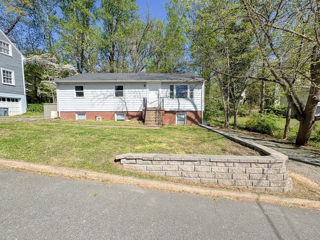Primary Photo - 107 Park Ln W