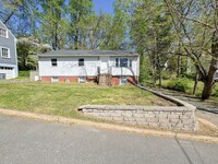 Building Photo - 107 Park Ln W
