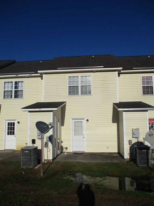 Building Photo - Charming two bedroom one and a half bath town home that is centrally located. Just a short drive ...