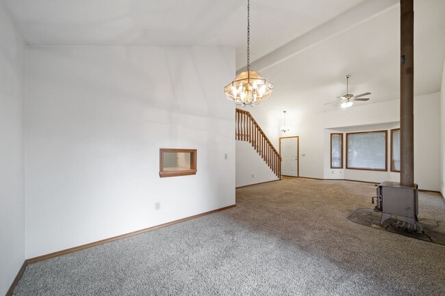 Building Photo - MOVE IN READY! Lake Forest home - 3 bedrooms - North Thurston School District