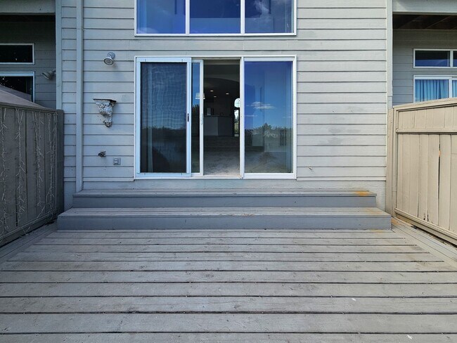 Building Photo - 306 Crystal Springs Ln N