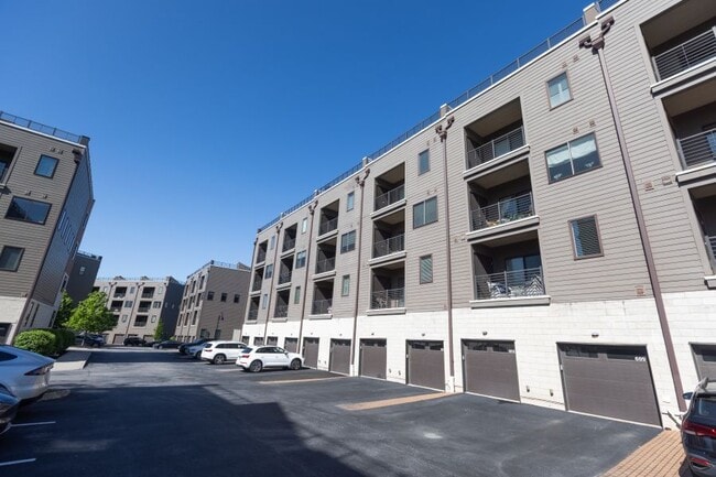 Building Photo - 609 Lakeview Ct