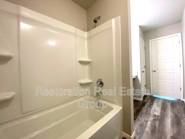 Building Photo - 10010 E 108th Pl N