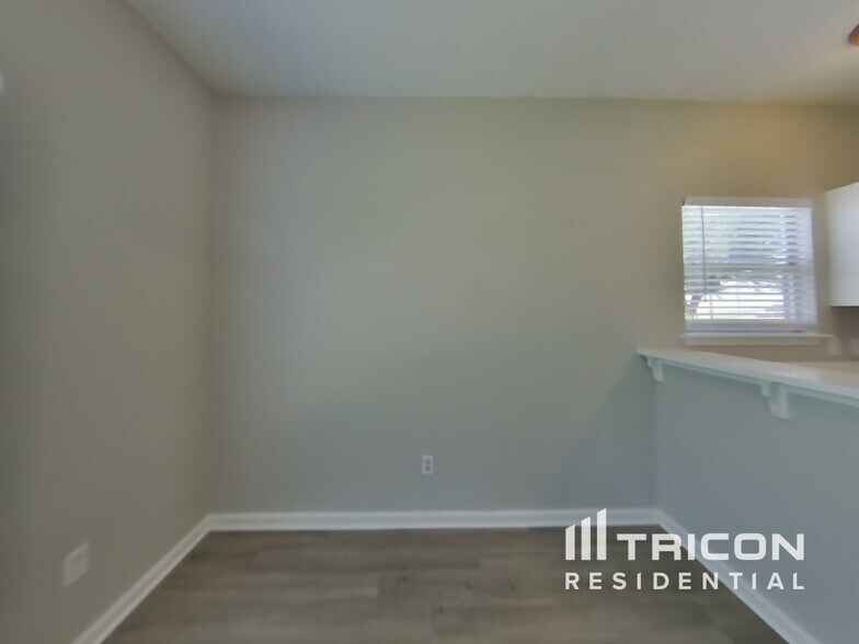 Building Photo - 607 Morning Dove Dr