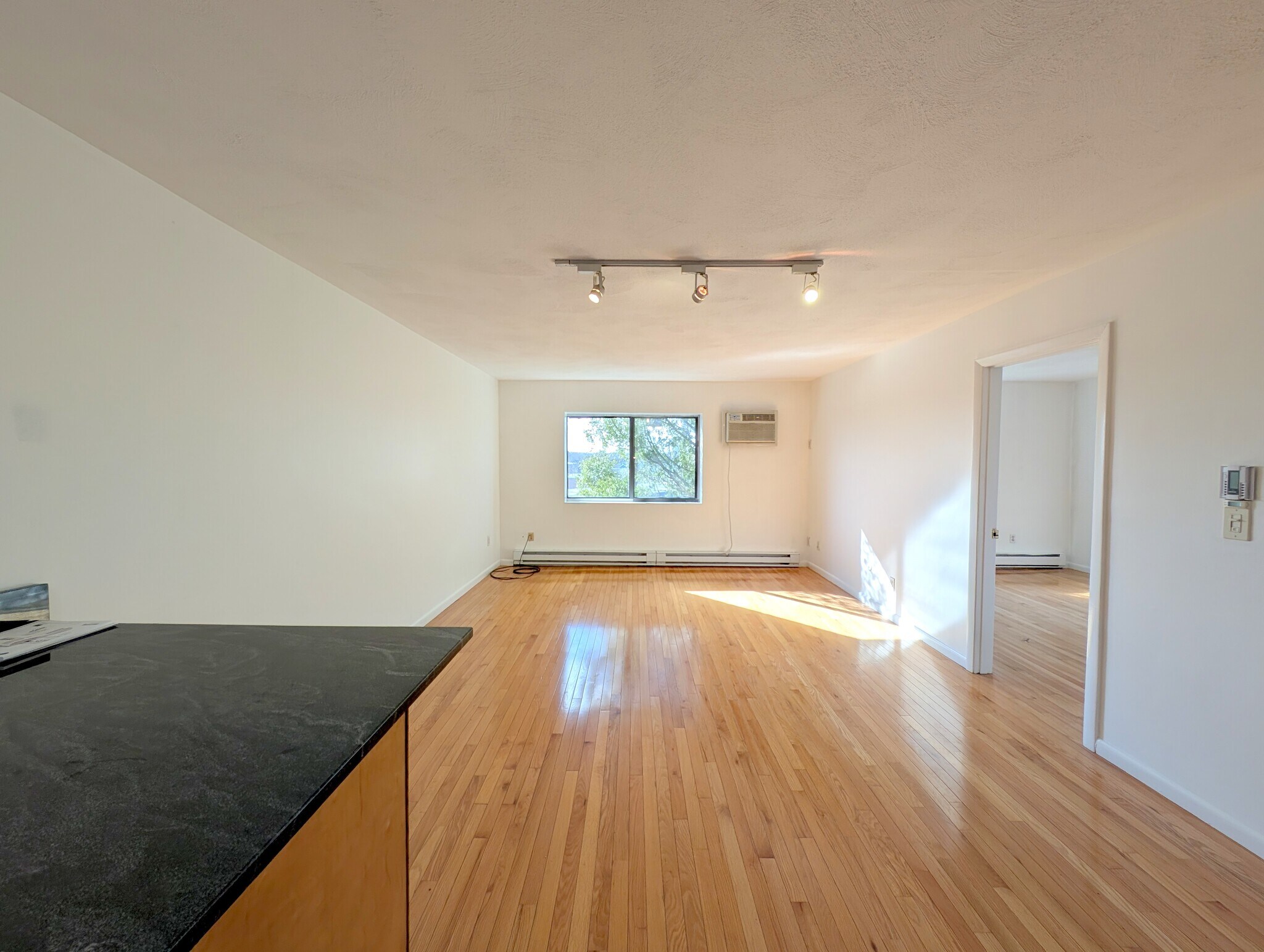 Building Photo - 10 Roberts St