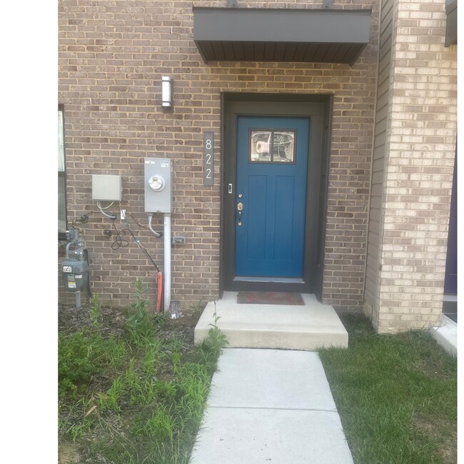 Building Photo - 822 Teacher Mitchell Rd