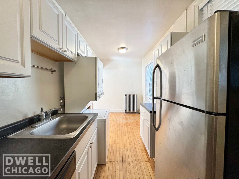 Building Photo - 4208 N Clark St