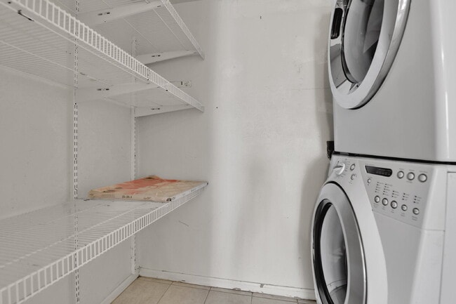 Building Photo - $1,340.95, 2 bed, 1 bath Located in Denver with a washer and dryer + 1/2 off first month rent