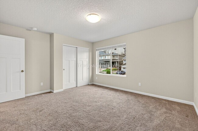 Building Photo - Modern 3BD | 2.5 BA Happy Valley Home On Corner Lot!