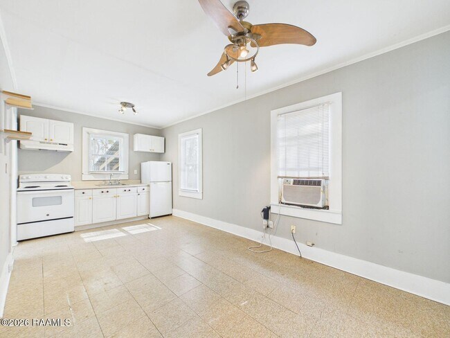 Building Photo - 419 Cleveland St