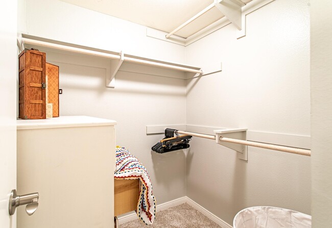 Master bedroom walk-in closet gives you plenty of room to bring your wardrobe with you - 24137 Del Monte Dr