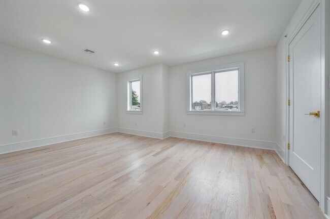 Building Photo - 6719 Meadowview Ave