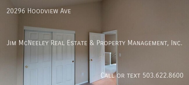 Building Photo - Great 3 bedroom Corner Townhome w/ Walk In...