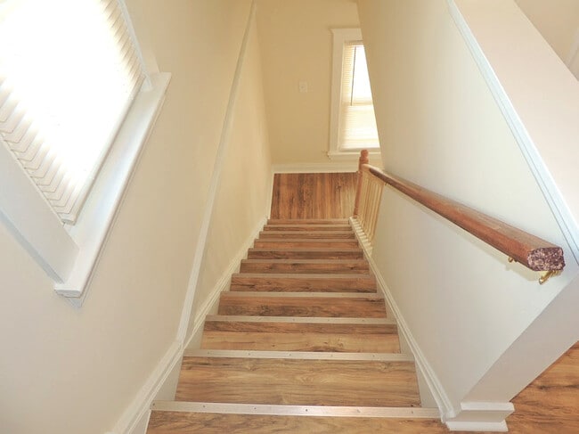 Building Photo - 3 Bedroom Bungalow for Rent!