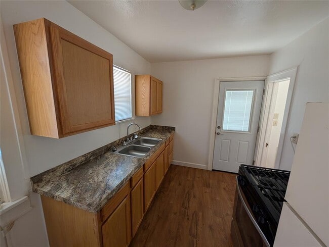 Building Photo - 818 W Symmes St