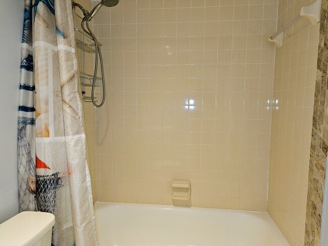 Building Photo - 255 Capri Cir N