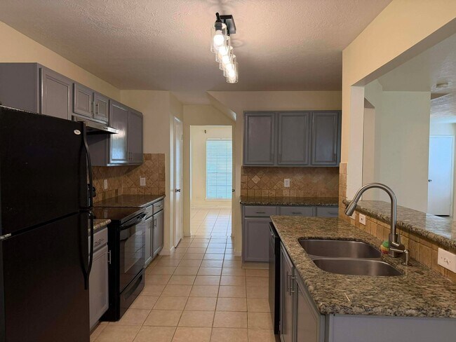 Building Photo - 18403 Willow Moss Dr