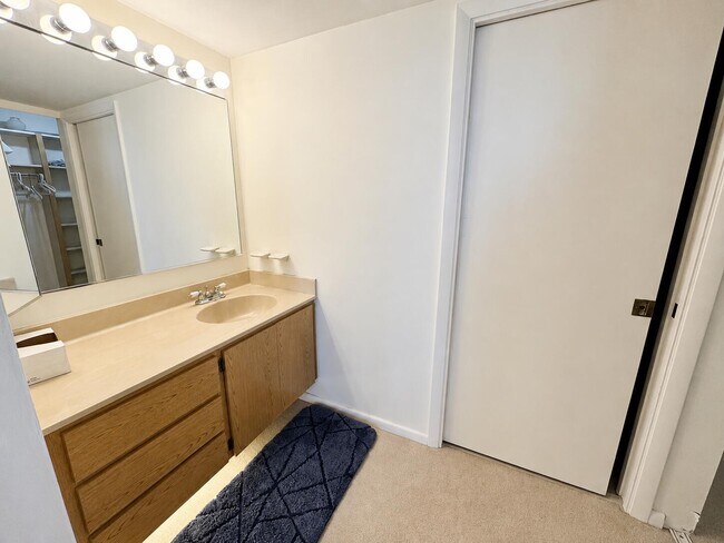 Building Photo - 101 S Seas Dr