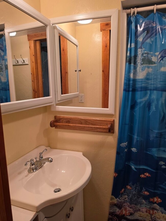 Building Photo - 3 Bedrooms 2 baths Beach House in the City of Imperial Beach!!!!!!