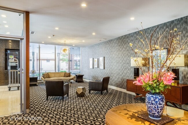 Building Photo - 850 N Dewitt Pl