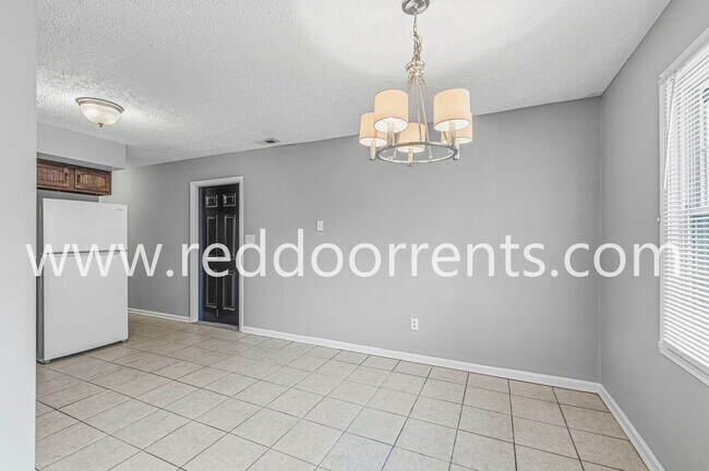 Building Photo - Charming 3-Bedroom Ranch in Plainfield