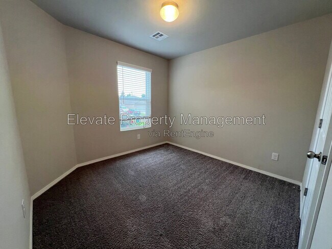 Building Photo - 1357 Dustin Dr